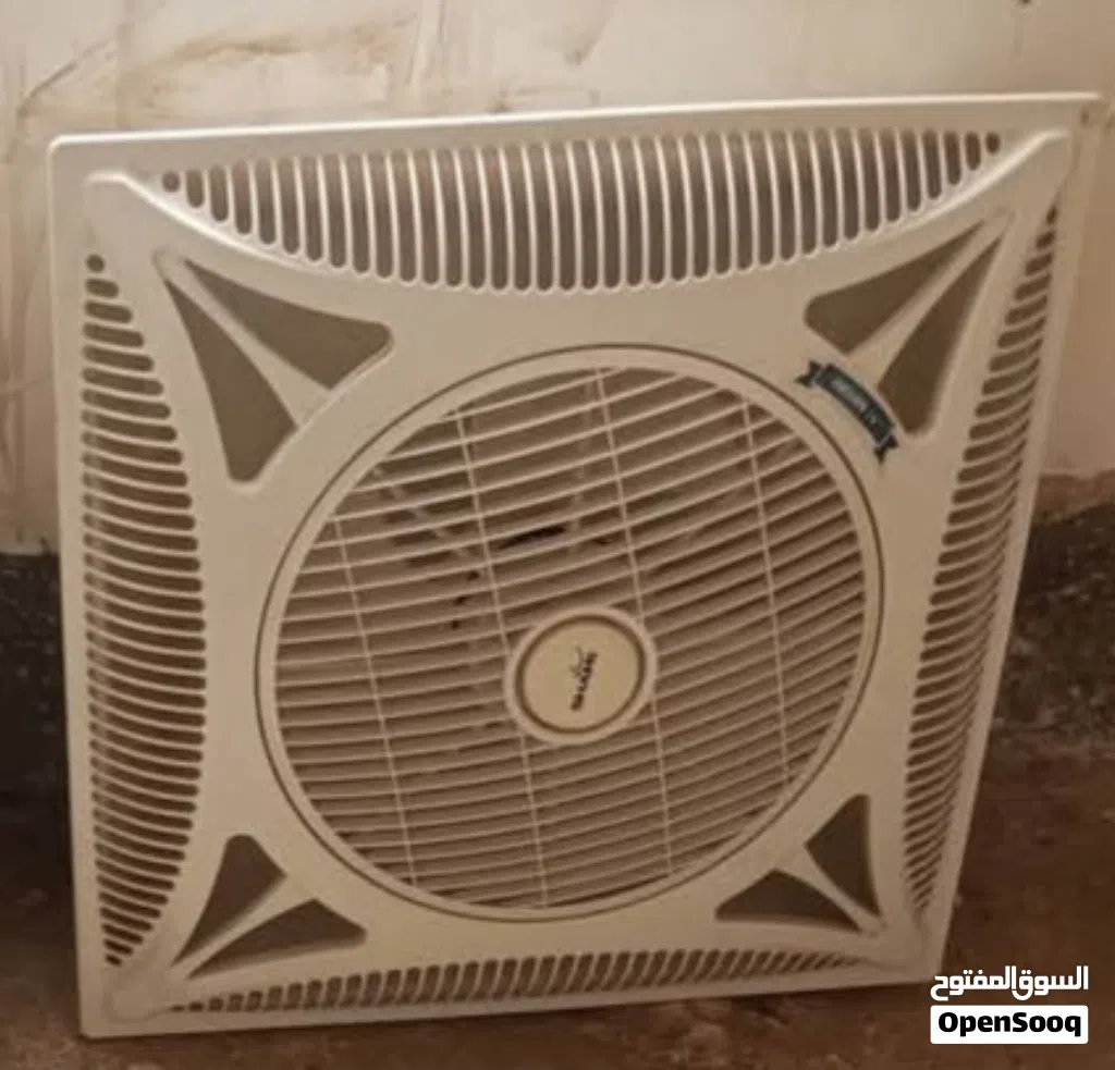مراوح سقوف ثانويه عدد اربعه جميعها شغاله في حاله جيده مع الرموت