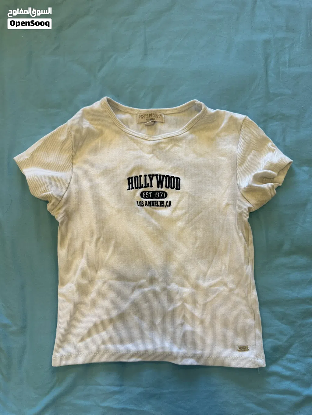بلوزة pull and bear بيضا