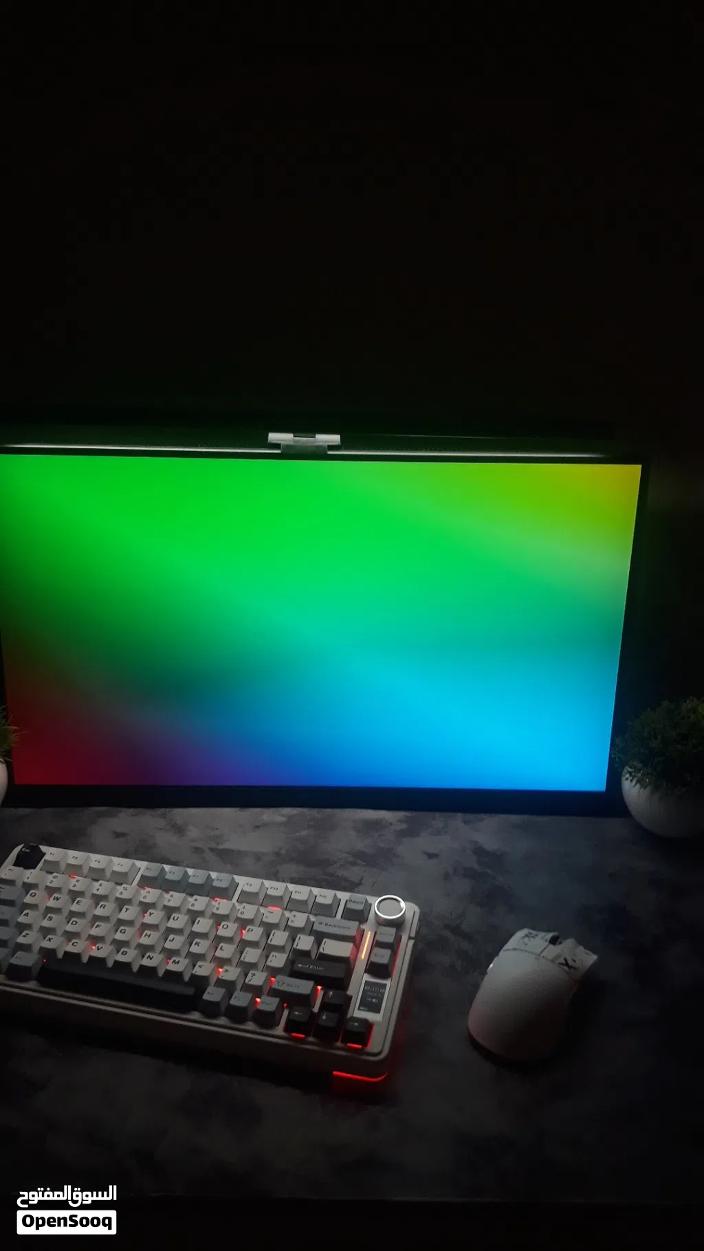 شاشة msi 180hz شاشه جد نضيف ما فيه أي مشاكل و بسعر مناسب جداً