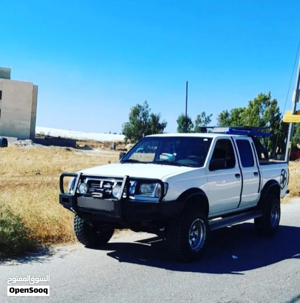 نيسان نافارا Standard
