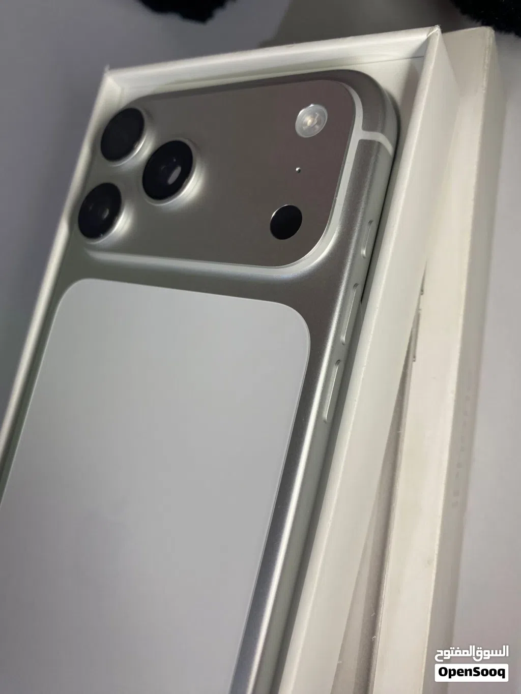 للبيع iPhone 17 Pro Max