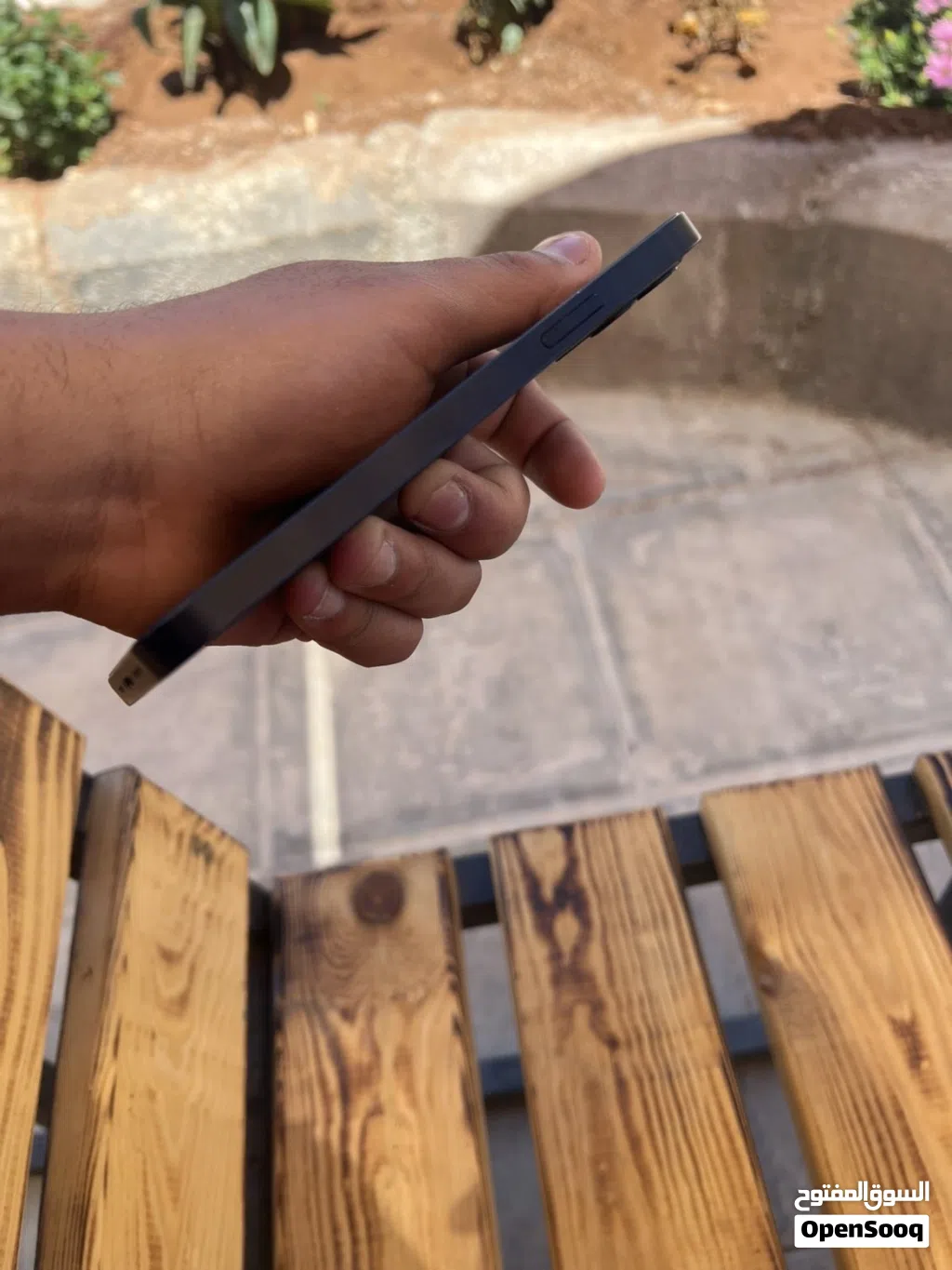 للبيع iPhone 12