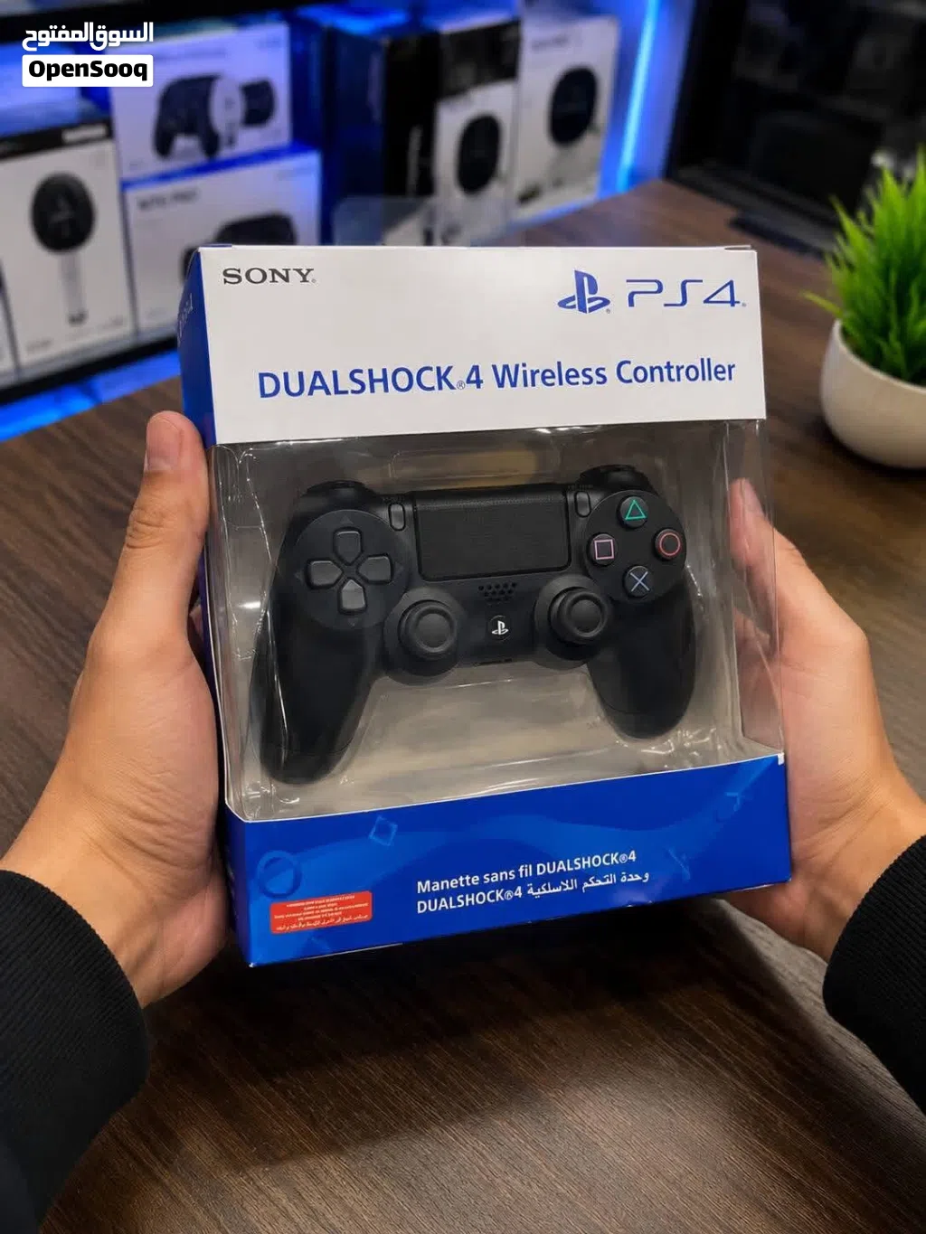 يد بلايستيشن 4 متوفرة مع خدمة التوصيل لجميع المدن في ليبيا من 4 DualShook درجة اولى