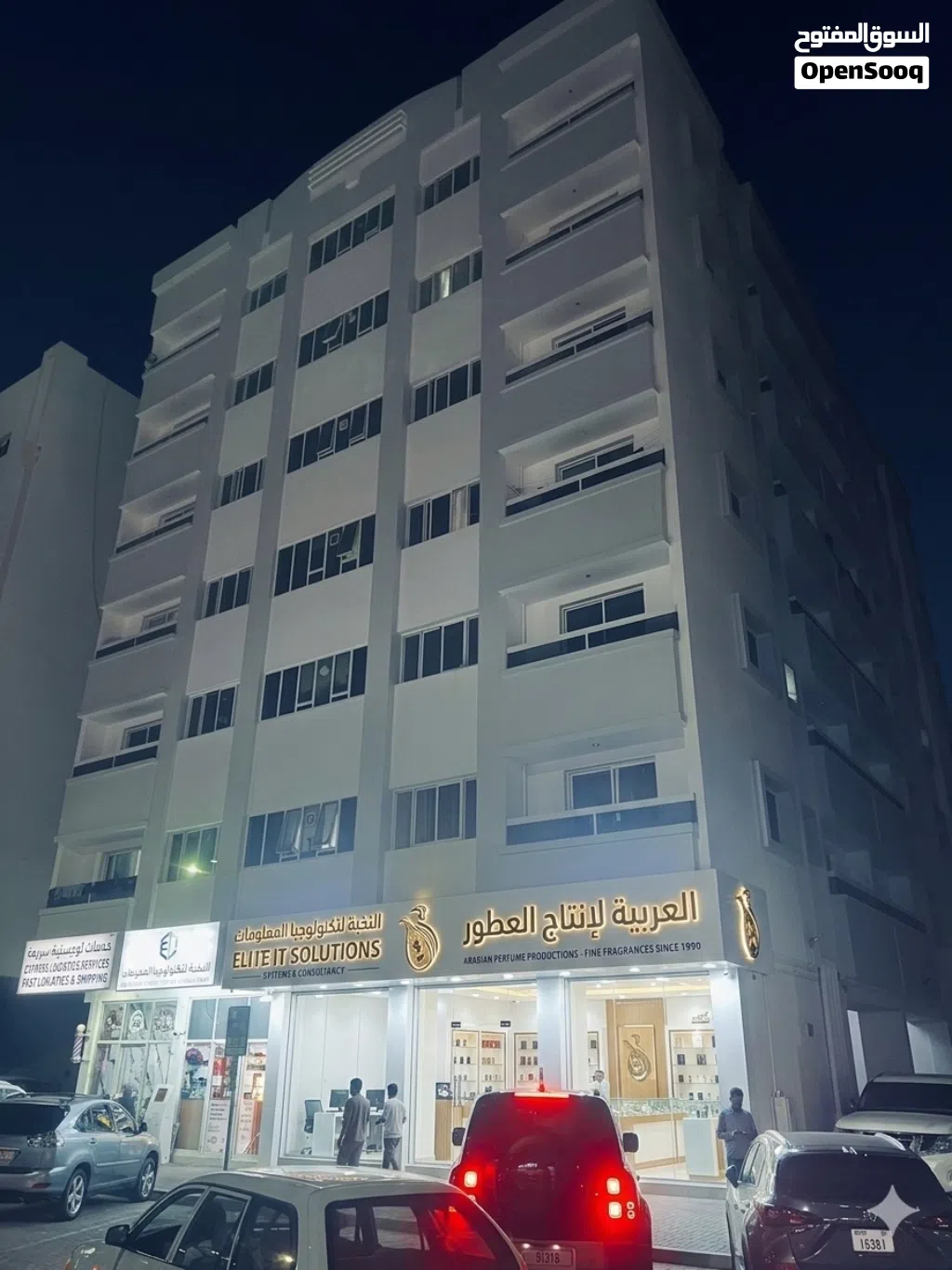 للبيع بناية مميزة على شارع رئيسي بمنطقة الراشدية