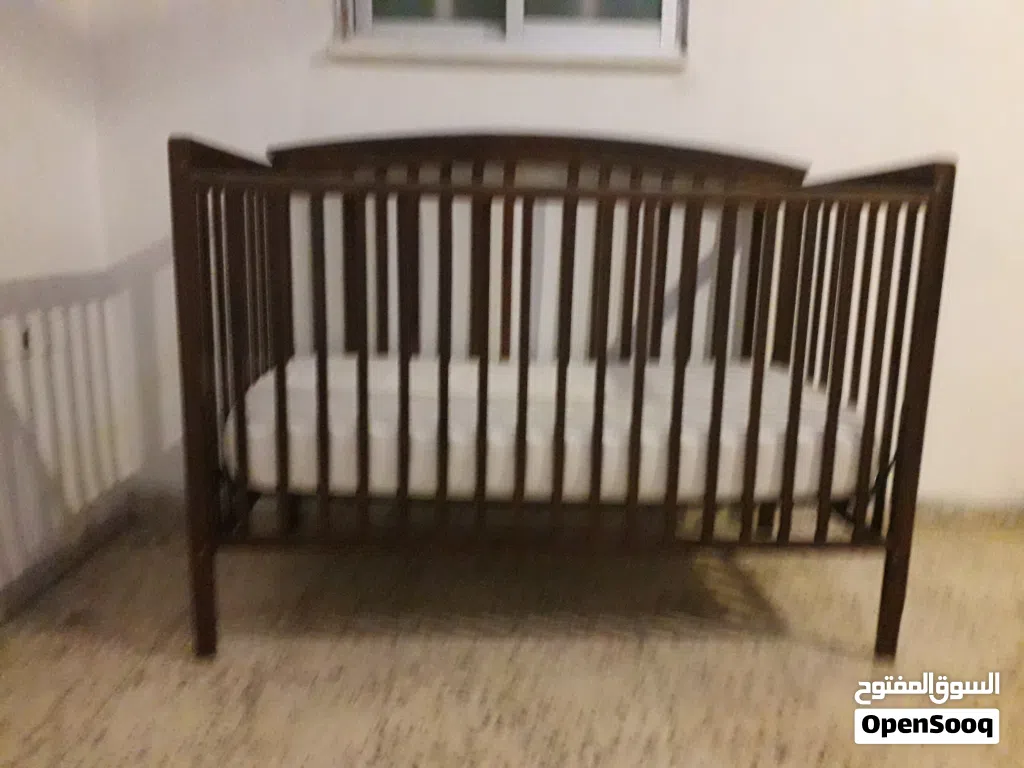 تخت اطفال حجم كبير مع الفرشة