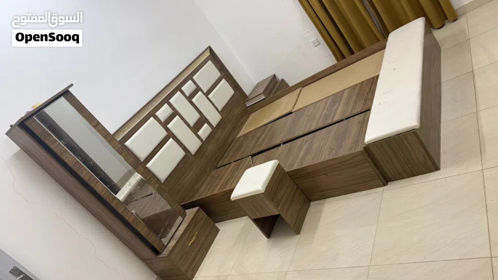 سرير مع تسريحه