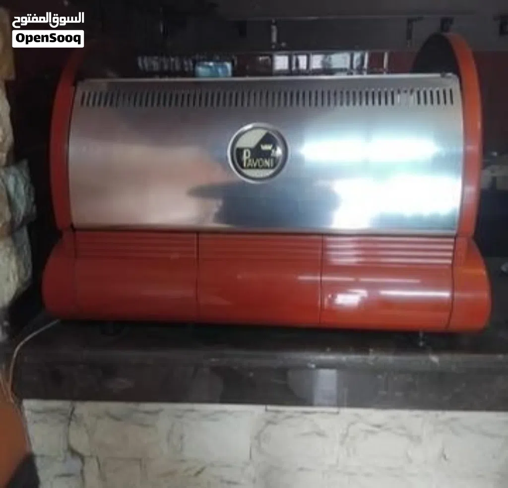 ماكينة صنع قهوة احترافية (Espresso Machine) من العلامة التجارية الإيطالية العريقة La Pavoni