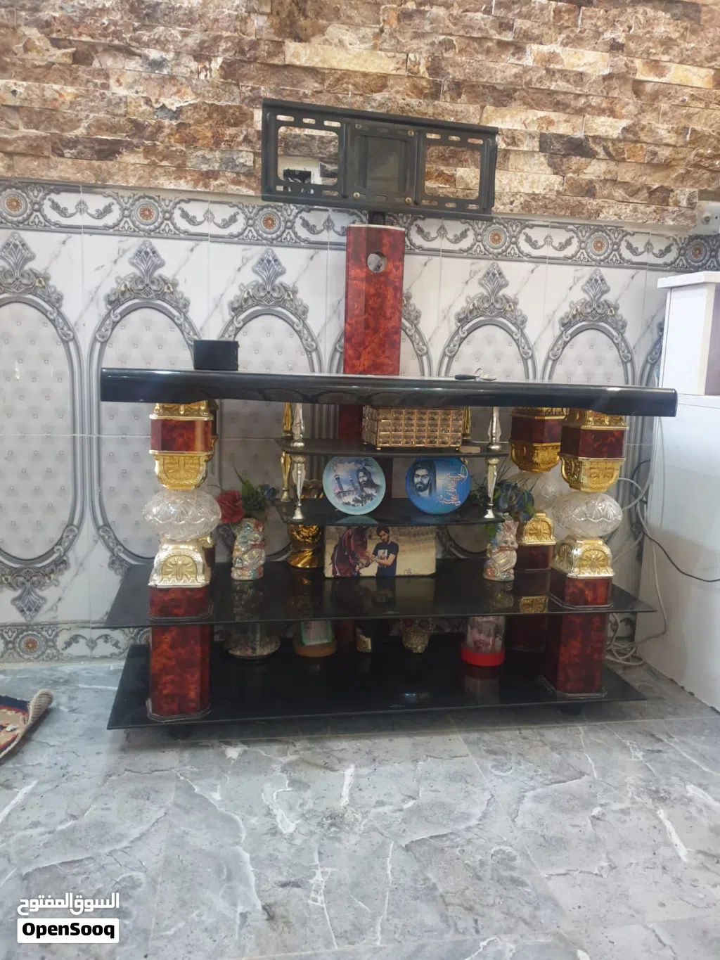 ميز تلفزيون حجم وسط