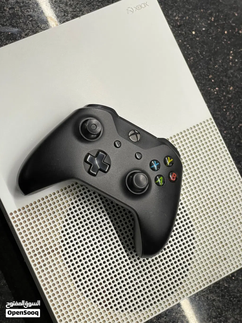 جهاز xbox one s 1TB مع كنترولر اصلي بسعررر مميز جدا فقط 100 دينار يوجد لدينا خدم