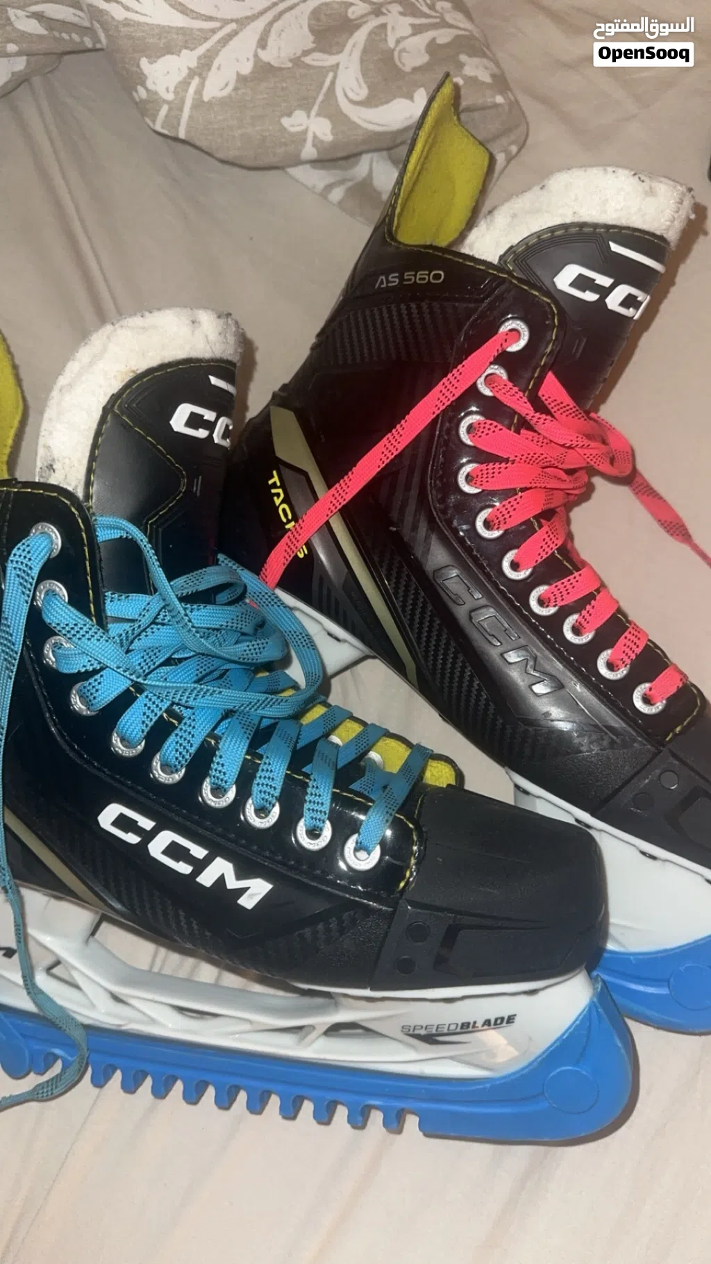 Skating shoes