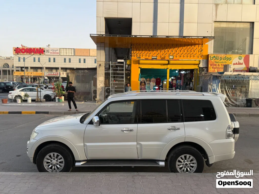 Mitsubishi Pajero Standard