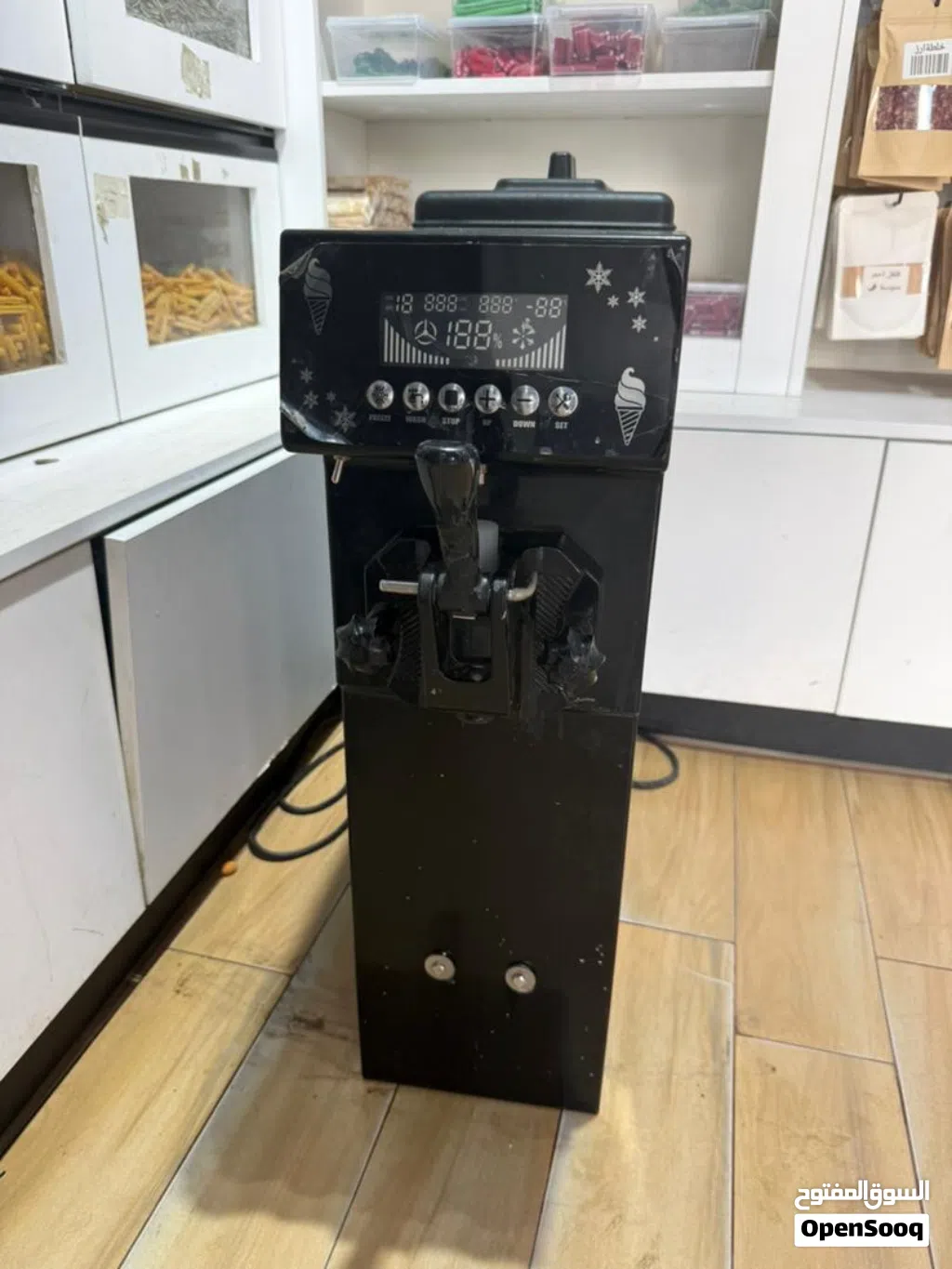 للبيع: ماكينة آيس كريم سوفت (Soft Ice Cream Machine)