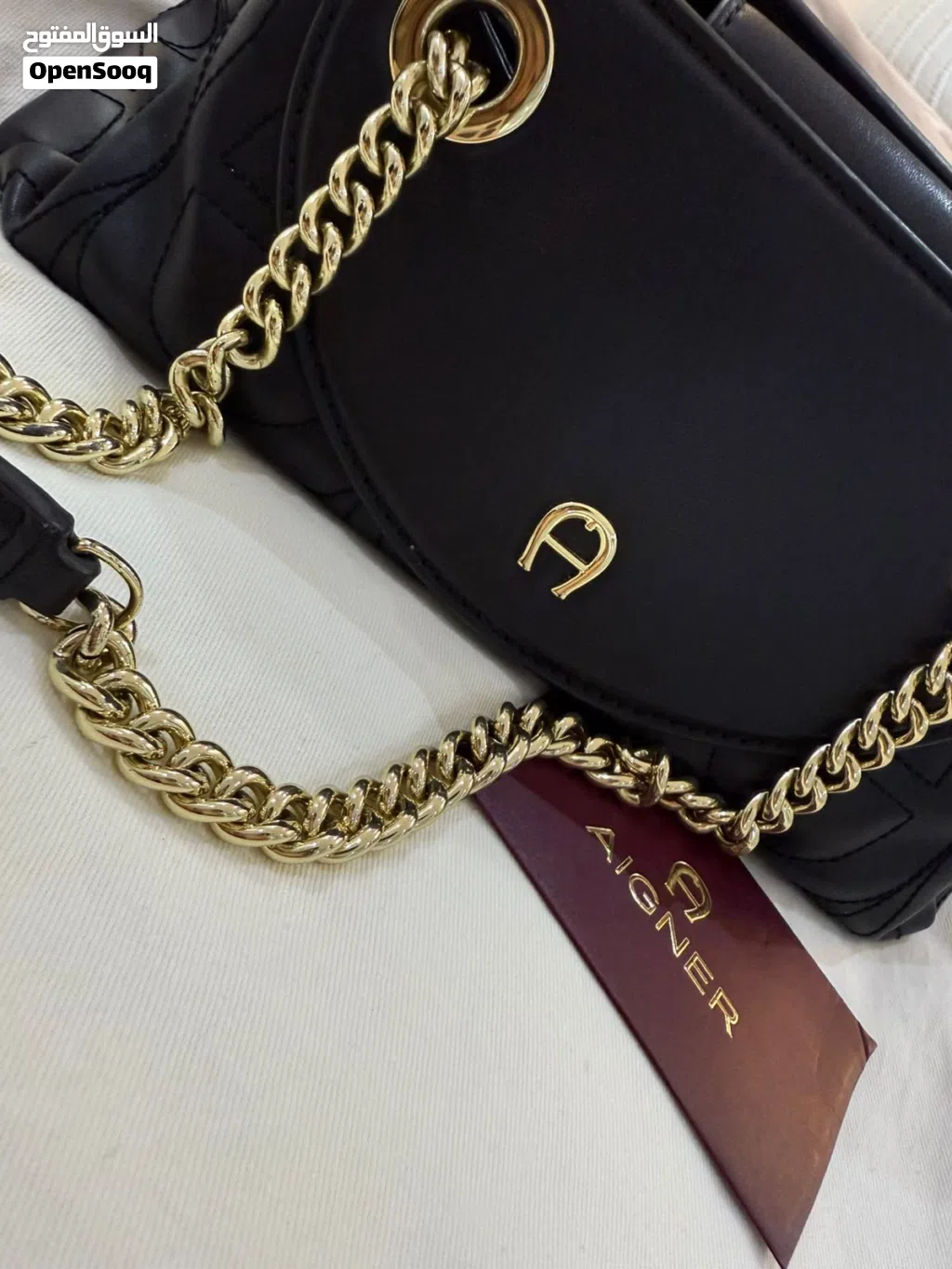 شنطة اجنر مستعمله نظيفه ع الاخر مقاس سمول استعمال بسيط متوفره مع الدست باج و الكارد