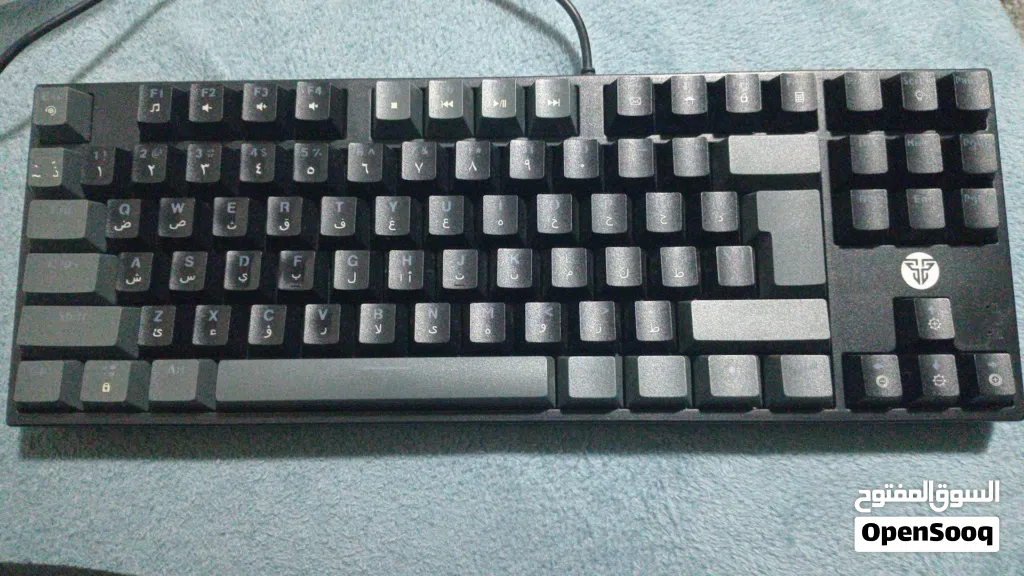 للبيع كيبورد ميكانيكية احترافية Fantech ATOM TKL MK876 زياده معو ايد بلاستيشن و ساعة ذكيه