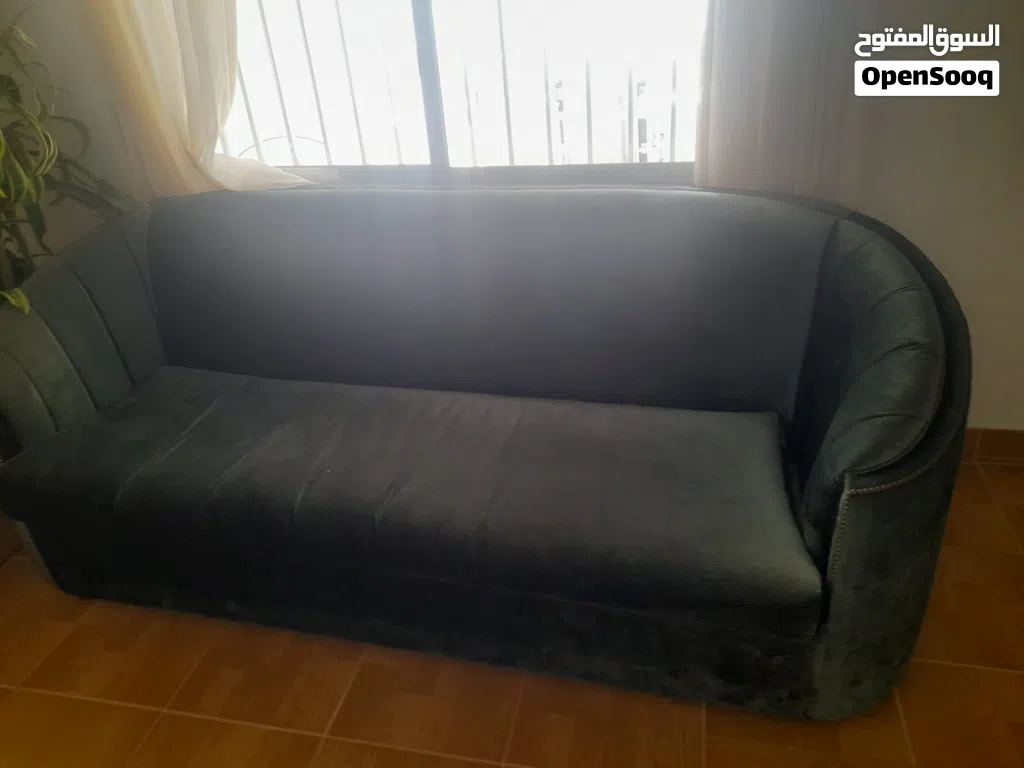 3 - 4 seater sofa in green velvet fabric good condition