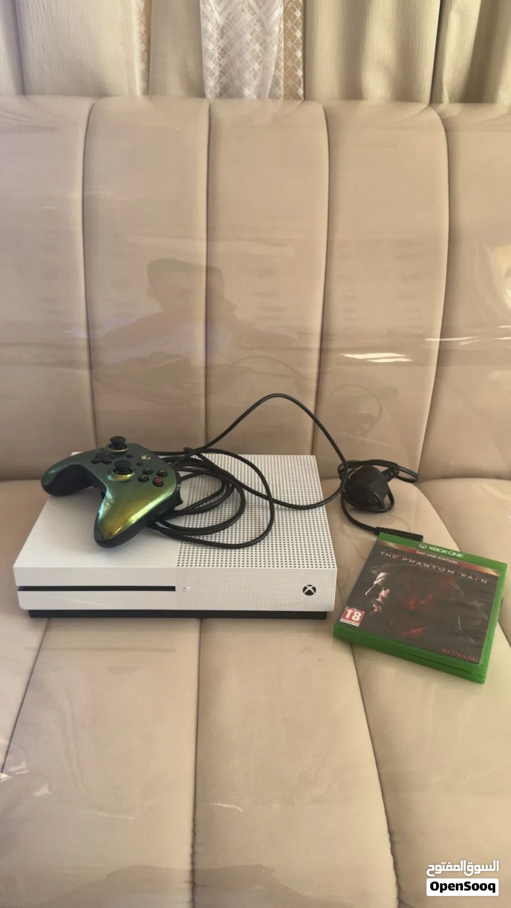 Xbox one s للبيع او للبدل بأيفون