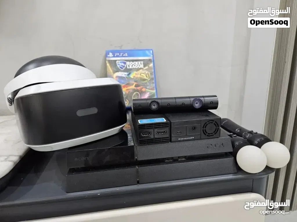 جهاز ps4 و VR مستعمل مع 3 أشرطة