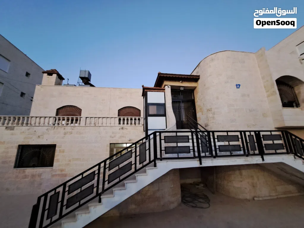 منزل مستقل للبيع الجبيهة/ دوار المنهل- للبيع المستعجل في منطقة هادئة بمساحة ارض دونم و بناء 500م .
