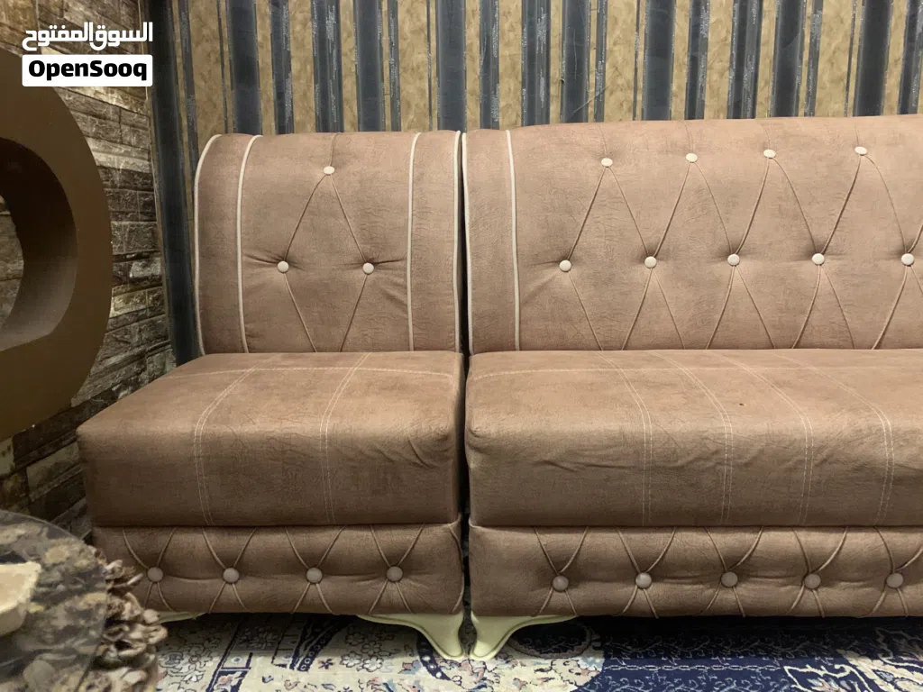 ديوان 5 قطع مستعمل بس نضيف 100/100 لون بيجي سعره 500 وبي مجال