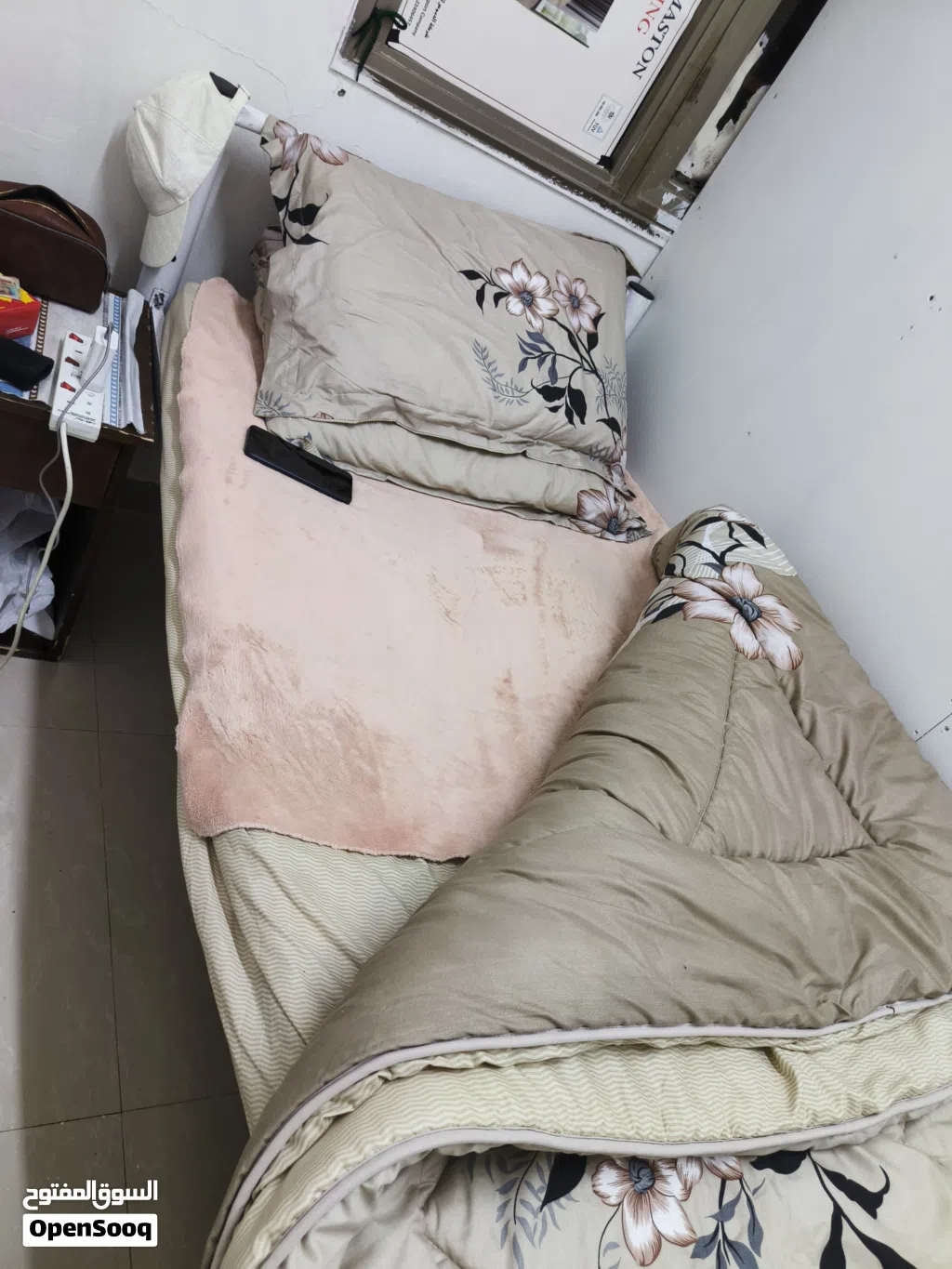 سرير حاله ممتازه ومرتبه شبه جديد