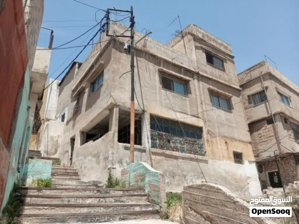 عمارة للبيع الموقع جبل التاج حي الكركية بالقرب من مسجد خليل الرحمن تبعد 40 متر عن شارع اليرموك