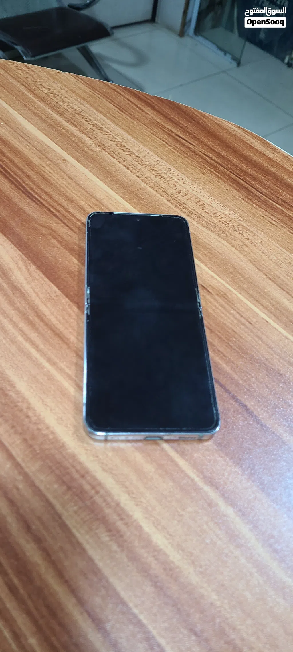 وبسعر عرطه جلاكسي زد فلب 5