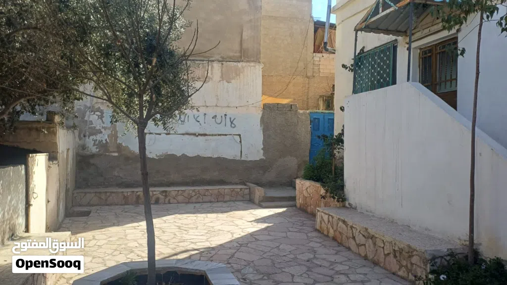 شقتين متلاصقات للبيع مع بعض