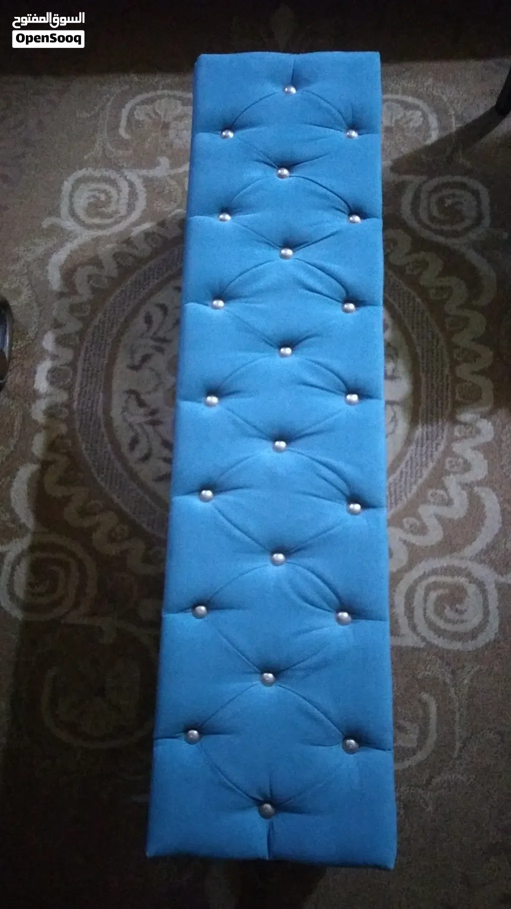 مقعد و صندوق ( بف ) مخمل كابيتونيه (مقاس 120 سم) بحالة الوكالة