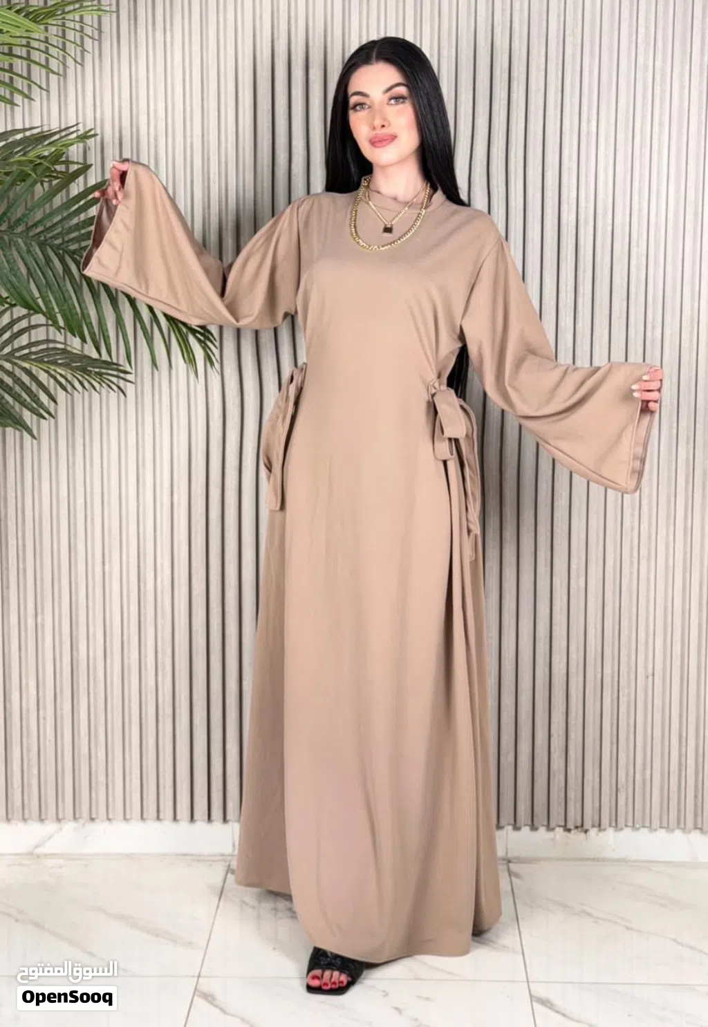 فستان أنثوي