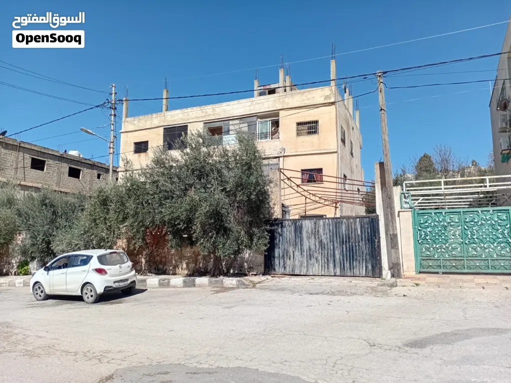 عماره سكنيه ثلاث طوابق موقع هادي