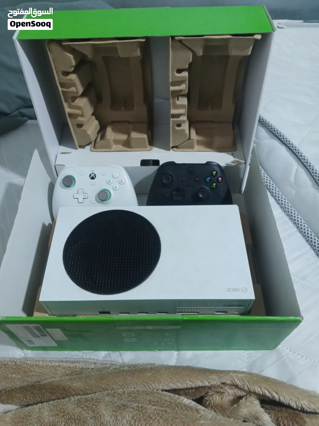 للبيع Xbox Series S بحالة ممتازة