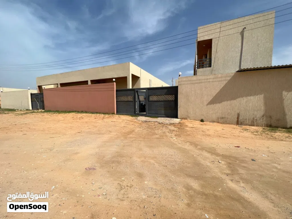 مبني تجاري للايجار في عين زاره الحمودات هو في الاسااس مطبخ كبير بالسكن يمكن تحويره الي مصنع او اي ش