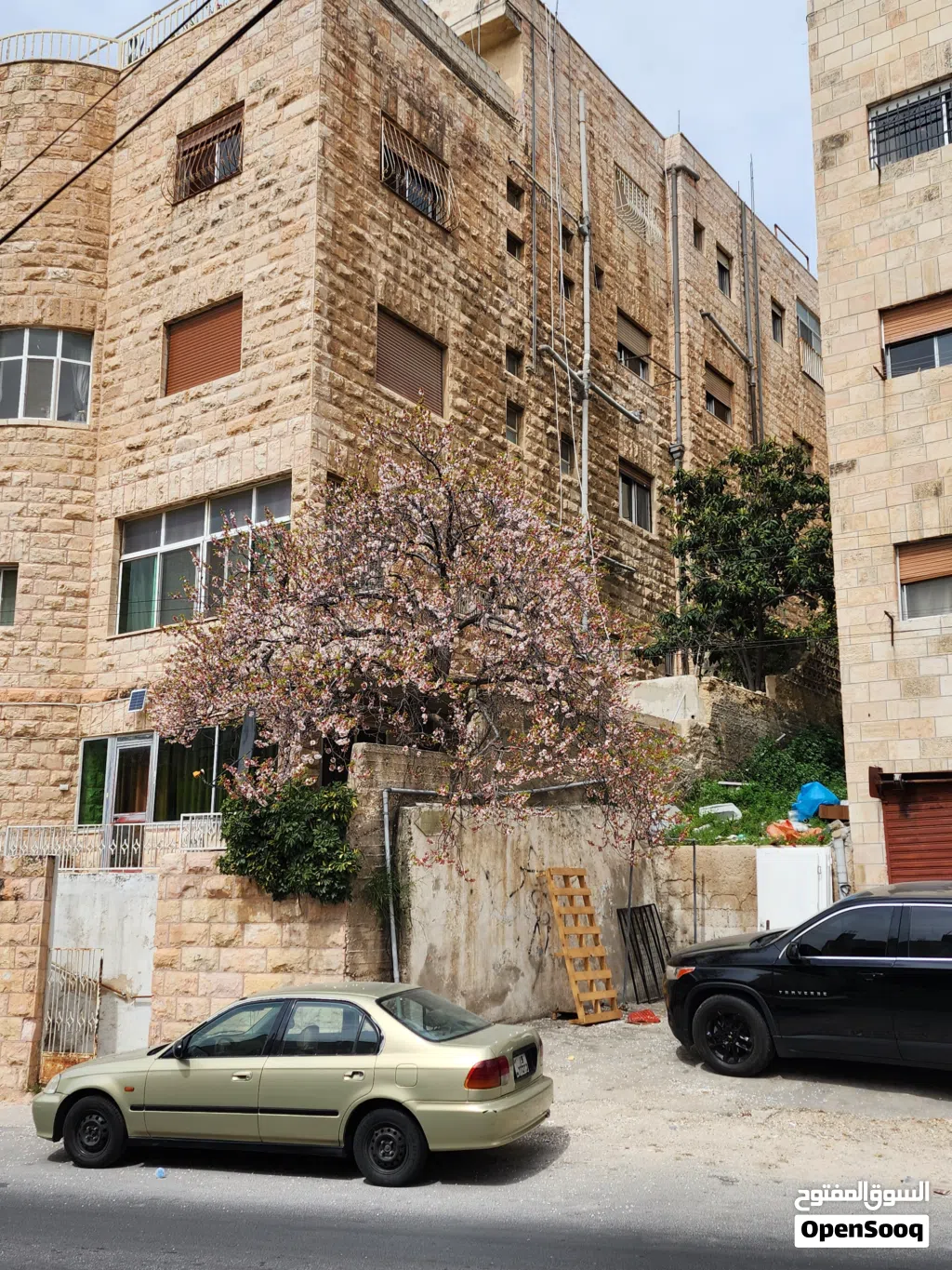 عماره سكنيه للبيع بجبل عمان بعائد استثماري ممتاز وبسعر الارض