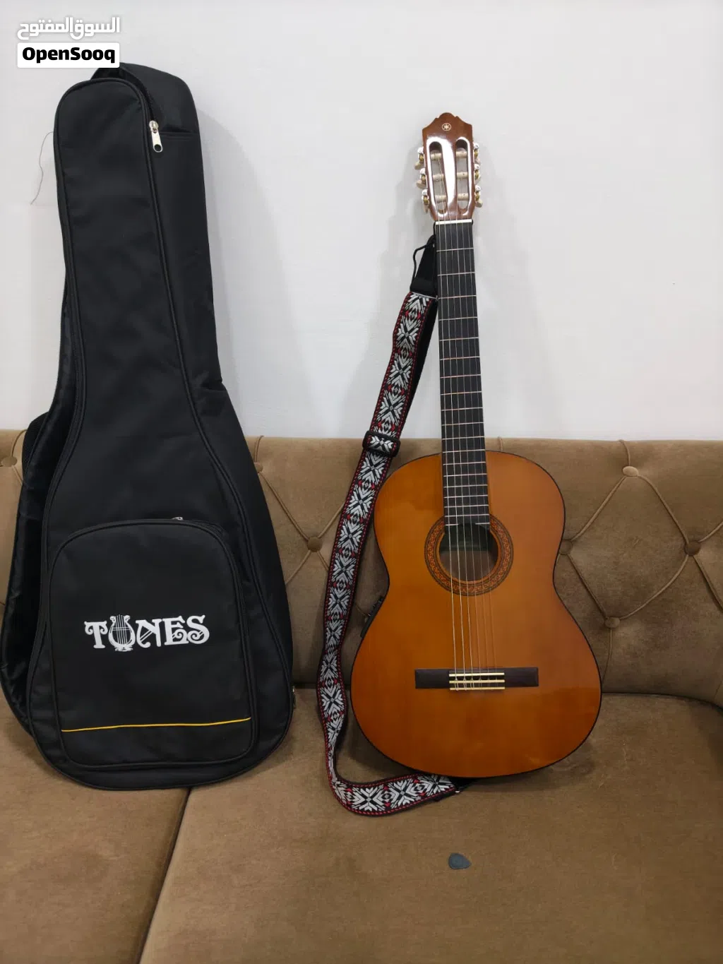 Like-New Yamaha CX40 Electro-Classical Guitar + Accessories – Barely Used!