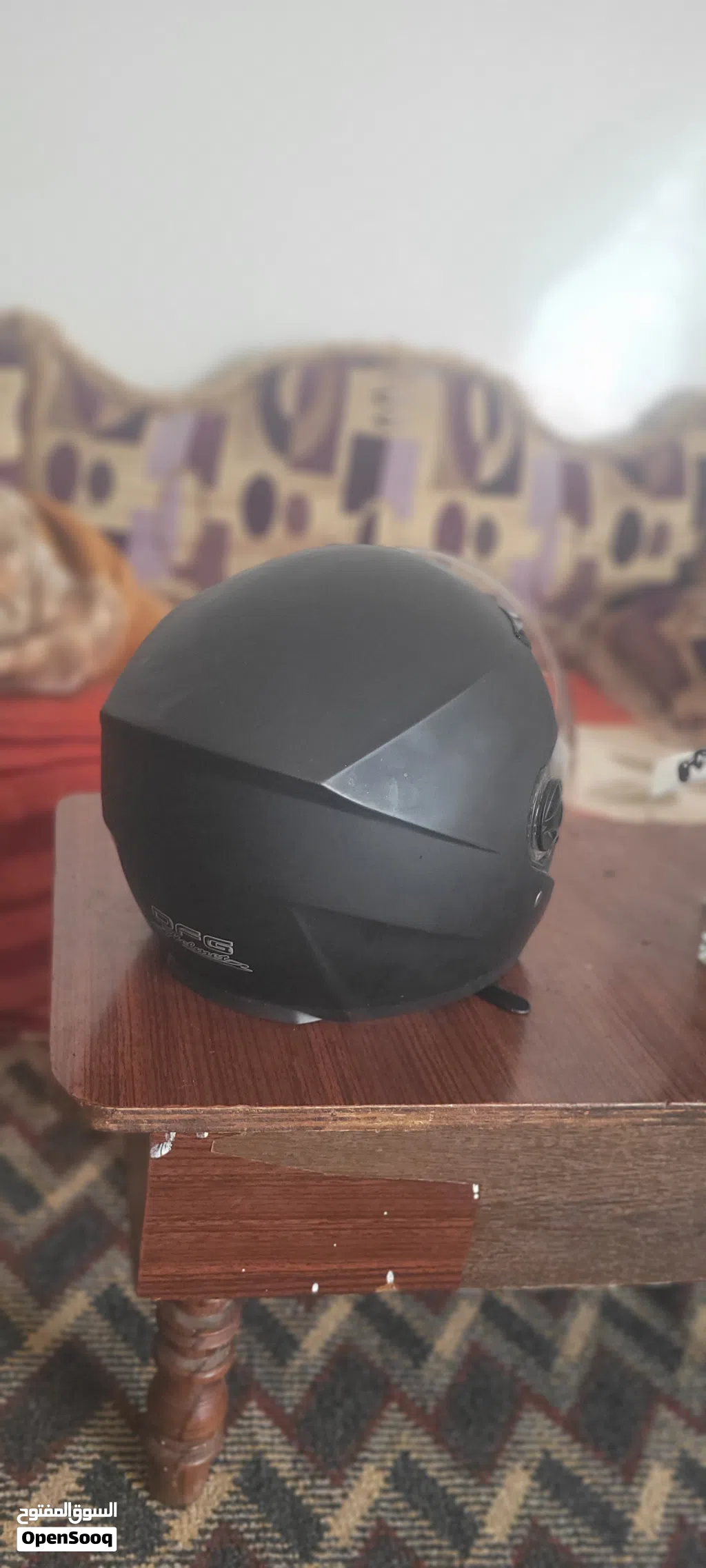 خوذة راقية مبطنة ومعها حماية للعيون بسعر حالي