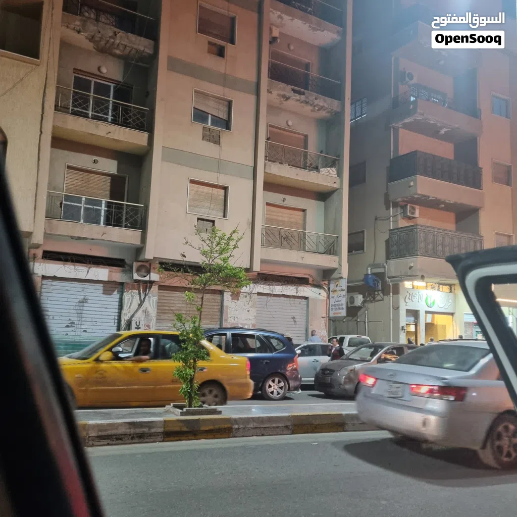 عمارة ف شارع بلخير عالرئيسي بيها تلات محلات موقع ممتاز جدااا
