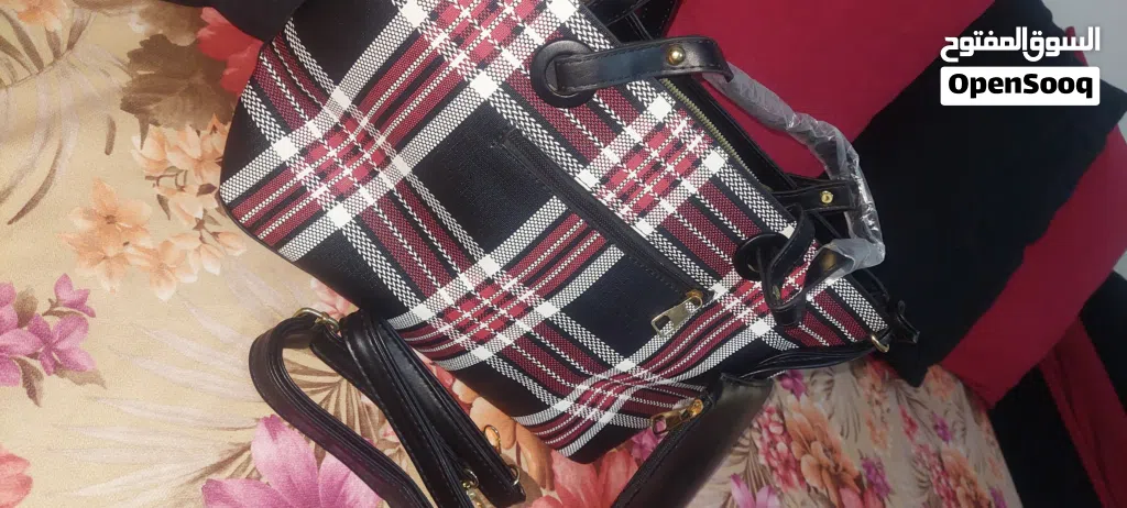 شنطة يد نسائية جديدة غير مستعملة حجمها من متوسط الى كبير