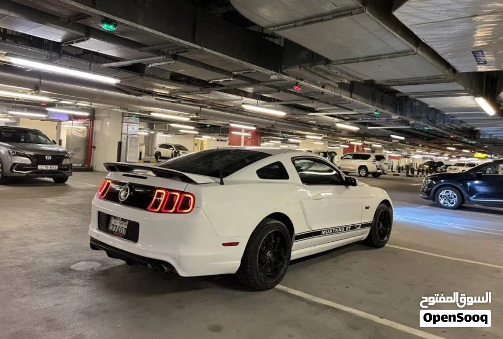 Ford Mustang Standard V6