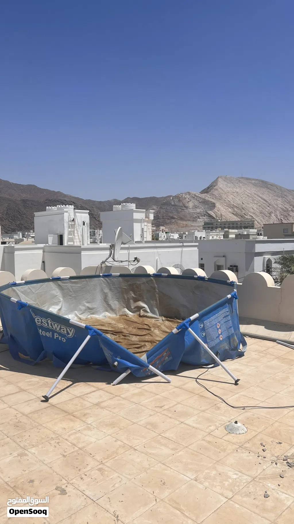 مسبح كبير للبيع