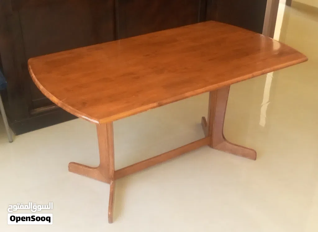 طاولة ماليزي خشب زان بدون كراسي بحالة ممتازه 150×90