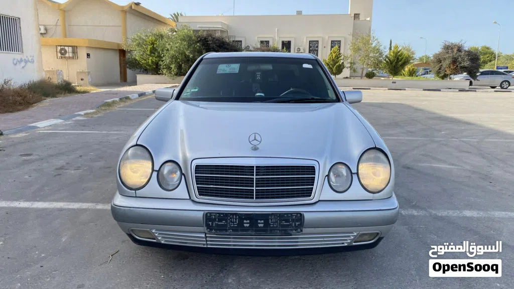 مرسيدس بنز الفئة-E E 240
