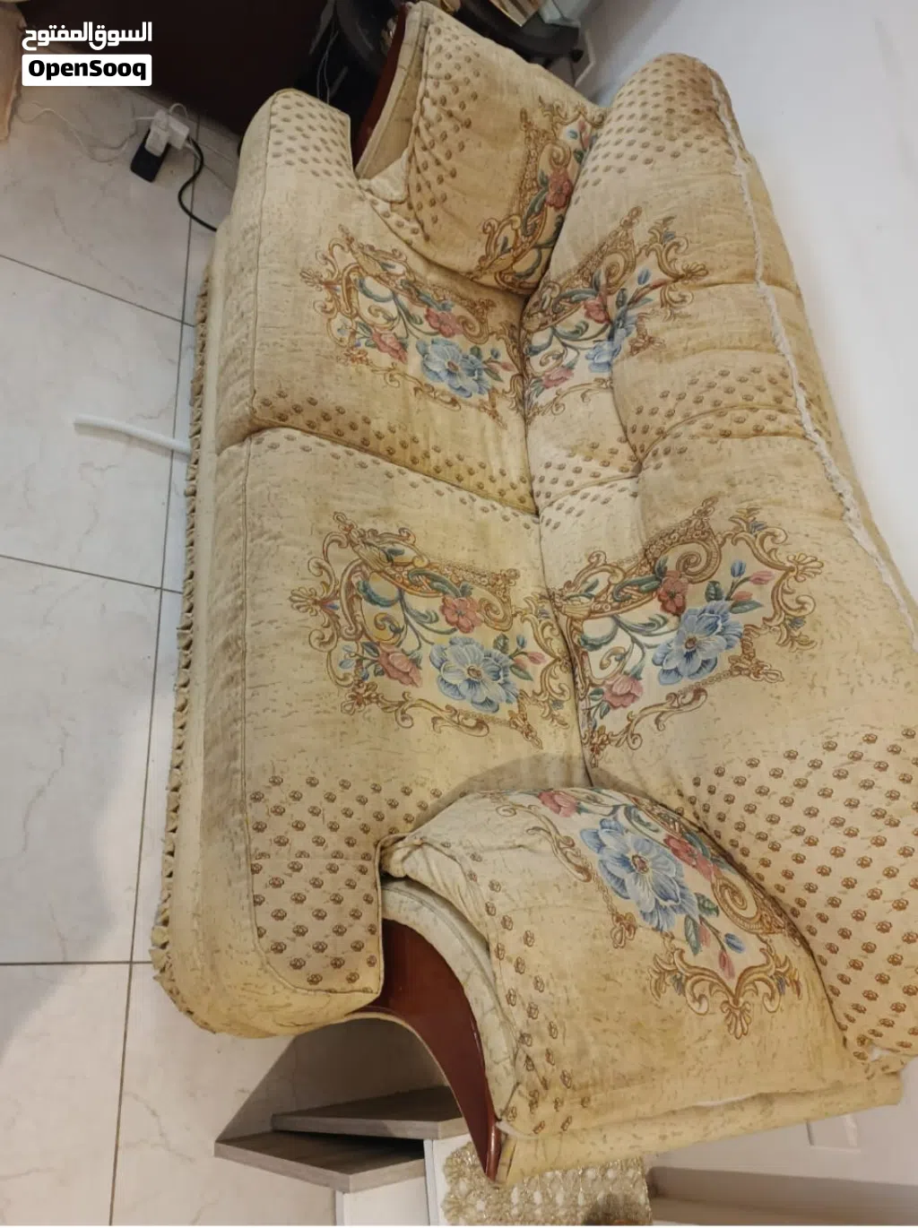 طقم كنب للبيع بحالة جيدة