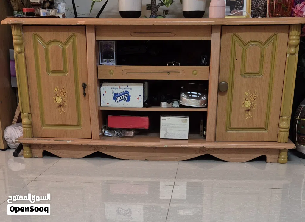 furniture: 2 sofa and one tv table