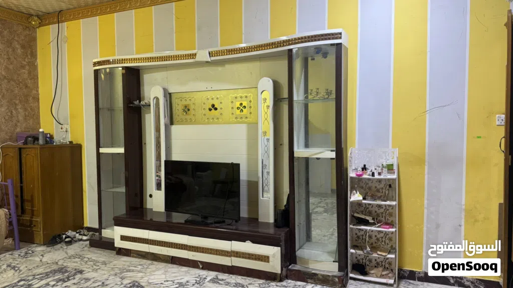 معرض لبيع بسعر مناسب