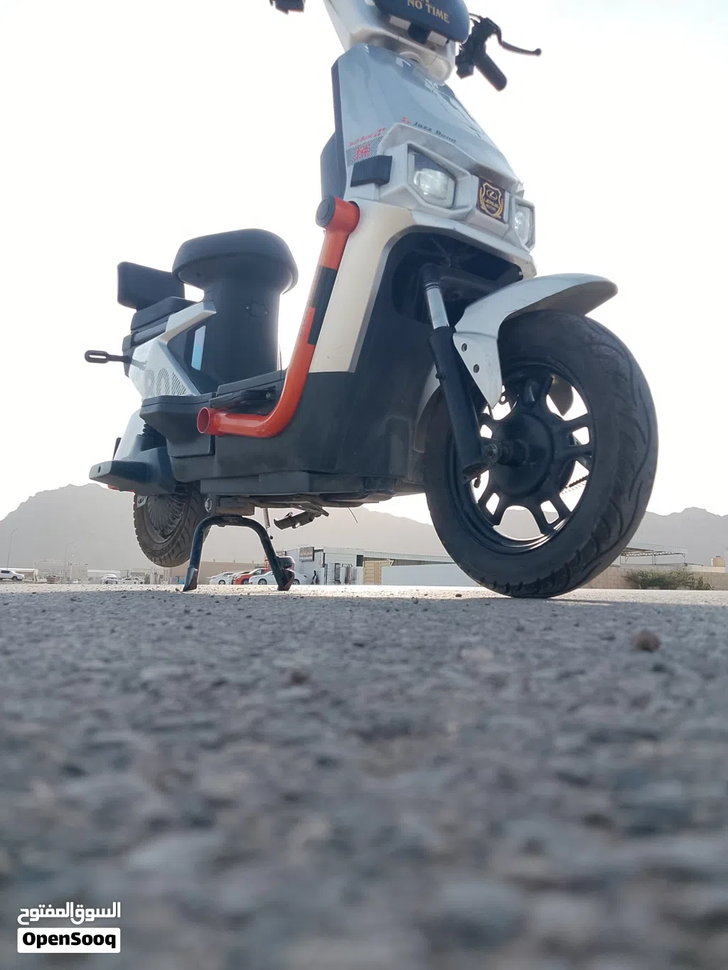 سكوتر كهربائي نظيف