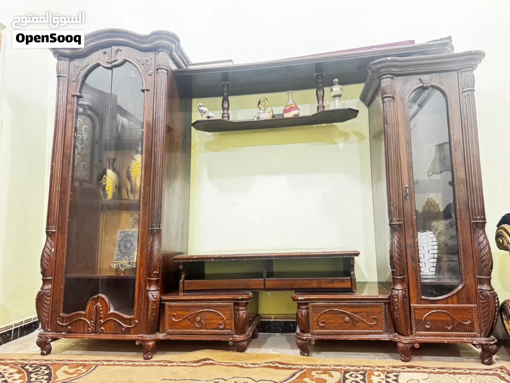معرض تلفزيون خشب قوي بحالة جيدة يونت tv