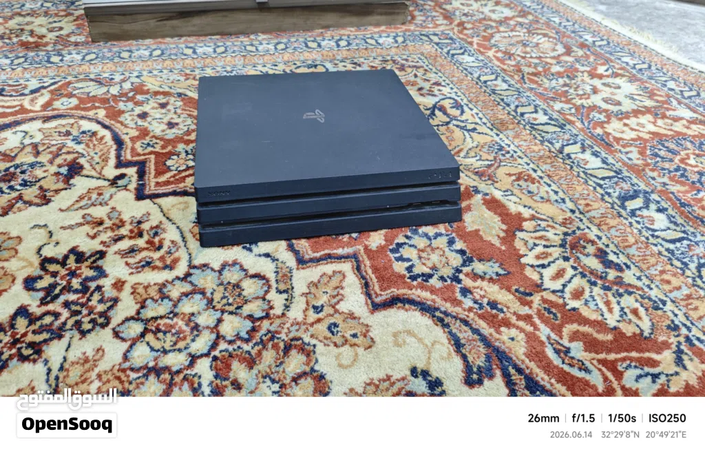 بلاي ستيشن 4 برو PS4 Pro) مستعمل مع 3 ذراعات تحكم