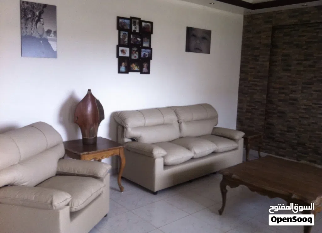طقم كنب جلد فاخرة