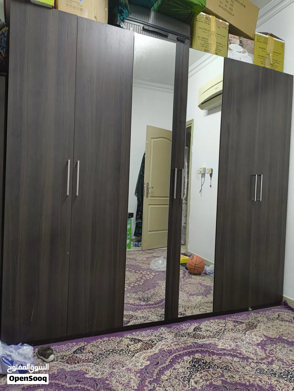 6 doors wardrobe in excellent condition
