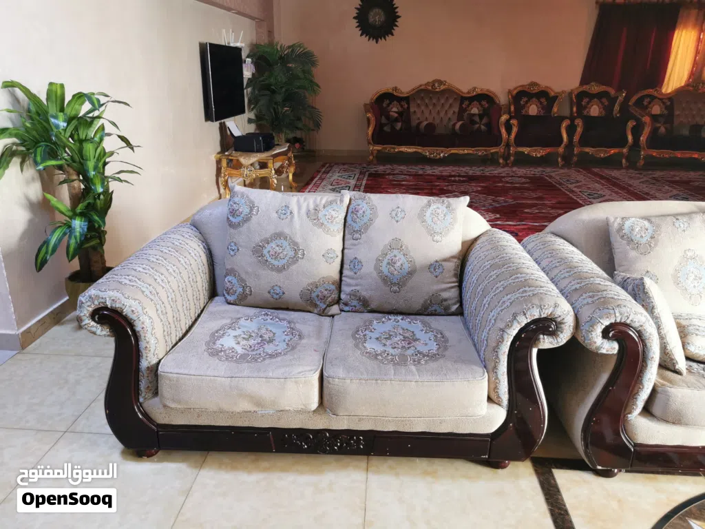 طقم كنب مستعمل بحاله جيده